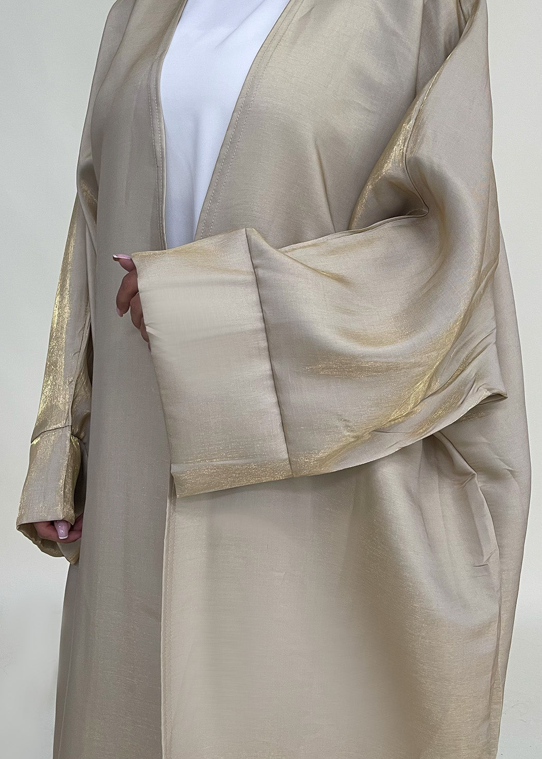 Schimmernde Abaya Majidah Beige