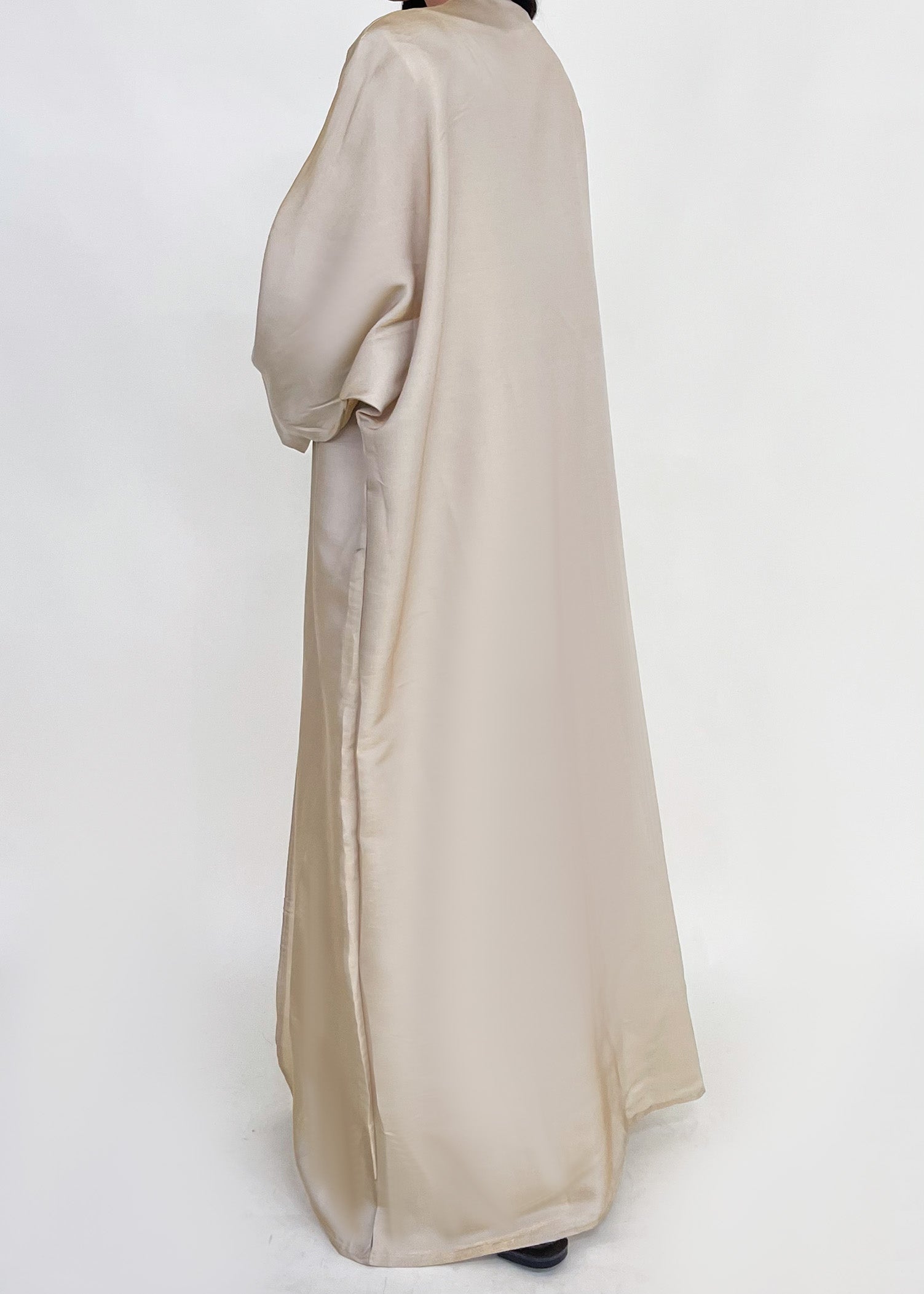 Schimmernde Abaya Majidah Beige